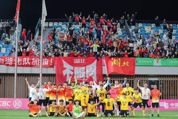 十五运男足U20资格赛打响 青春激扬燃动三地赛场 十五运男足U20资格赛打响 青春激扬燃动三地赛场